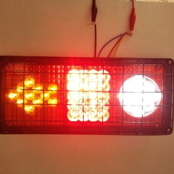 24V Super Highlight 33LED Truck Tail Light YN-TLC85